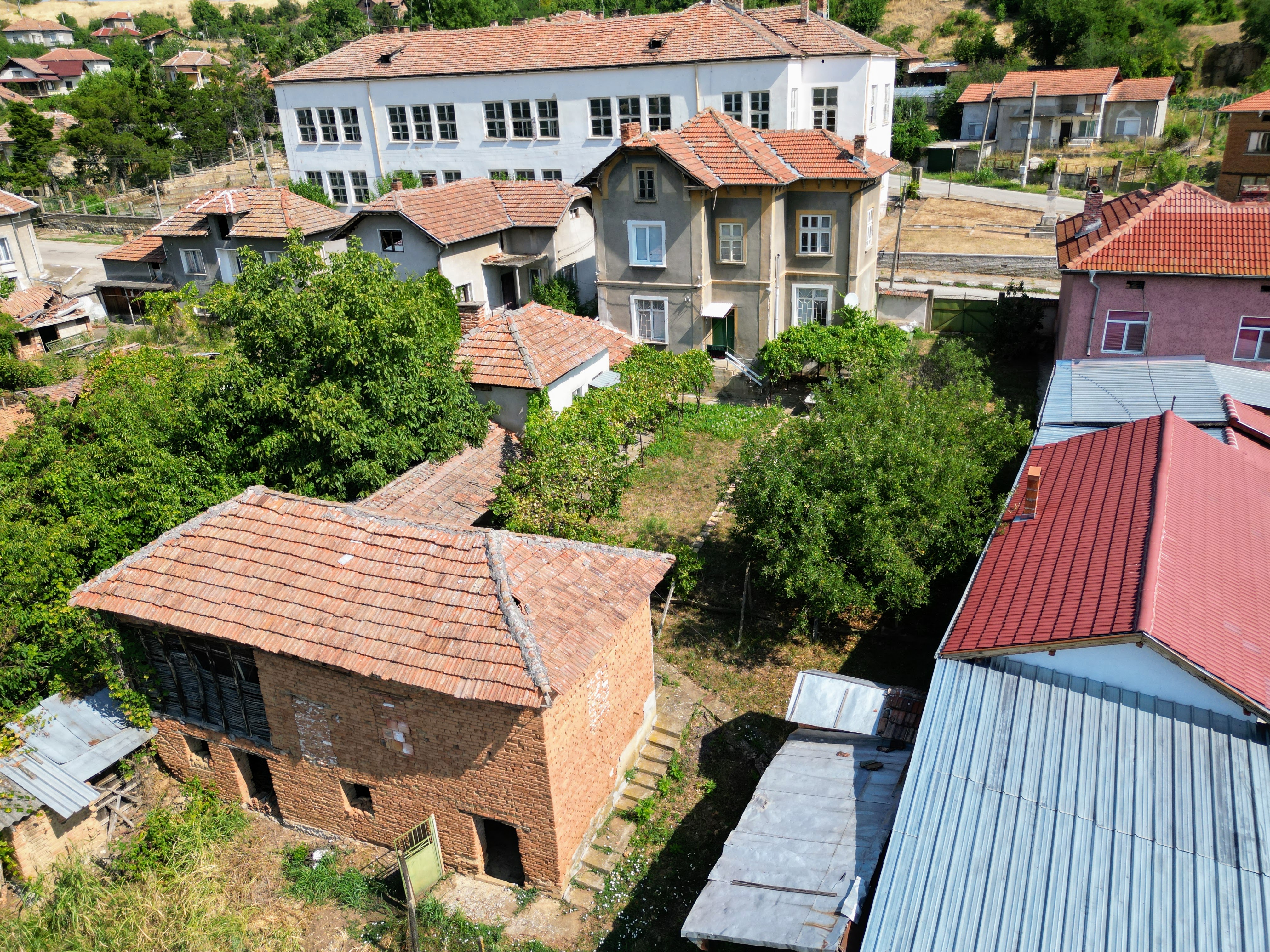 Furnished Two-Storey House with a Spacious Garden, Just 3 km from Cherven Bryag 2