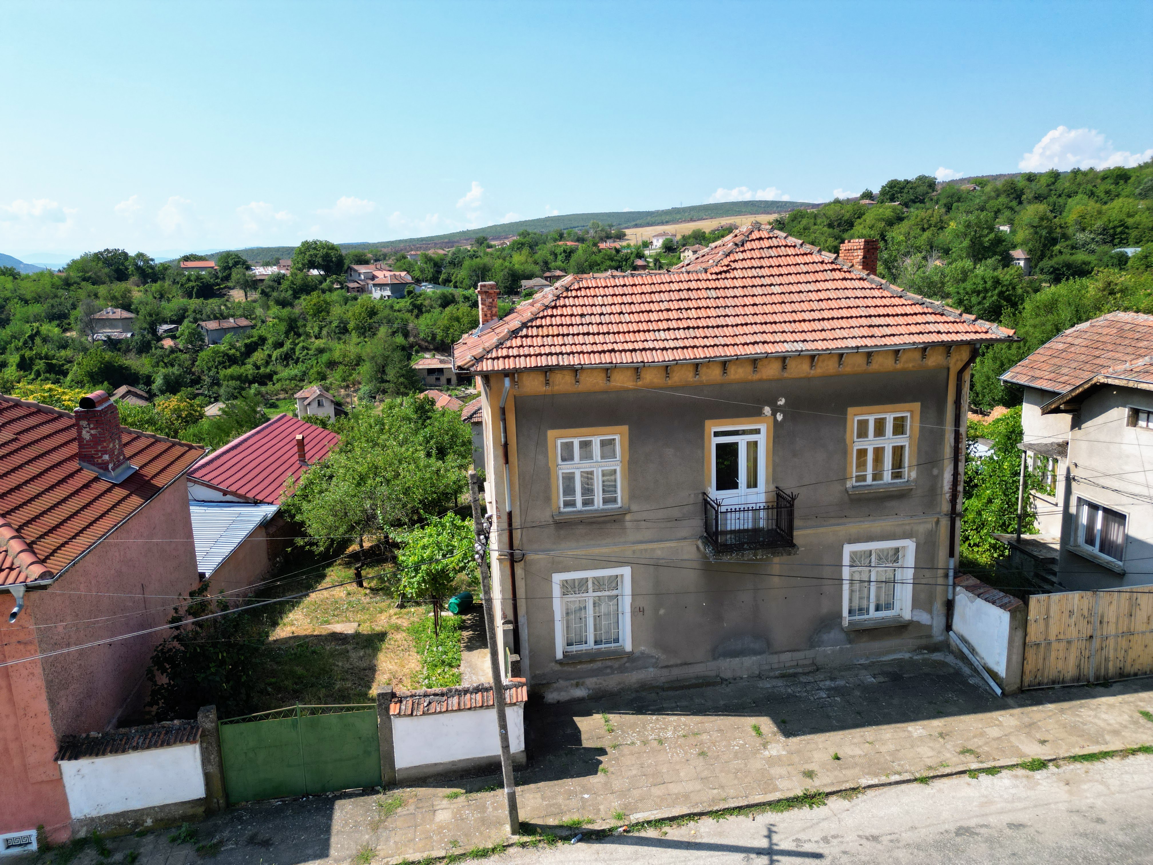 Furnished Two-Storey House with a Spacious Garden, Just 3 km from Cherven Bryag 4