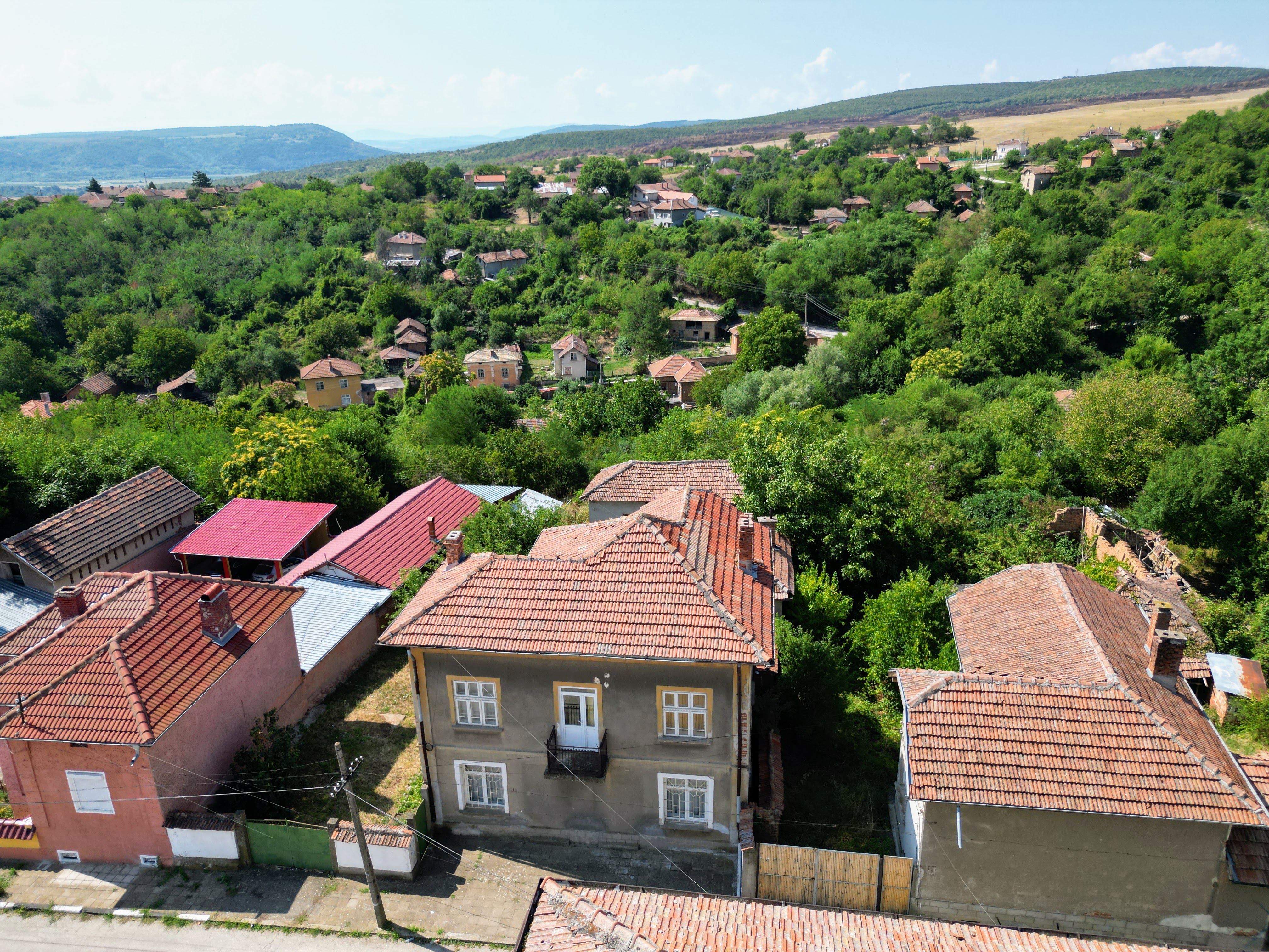 Furnished Two-Storey House with a Spacious Garden, Just 3 km from Cherven Bryag 3