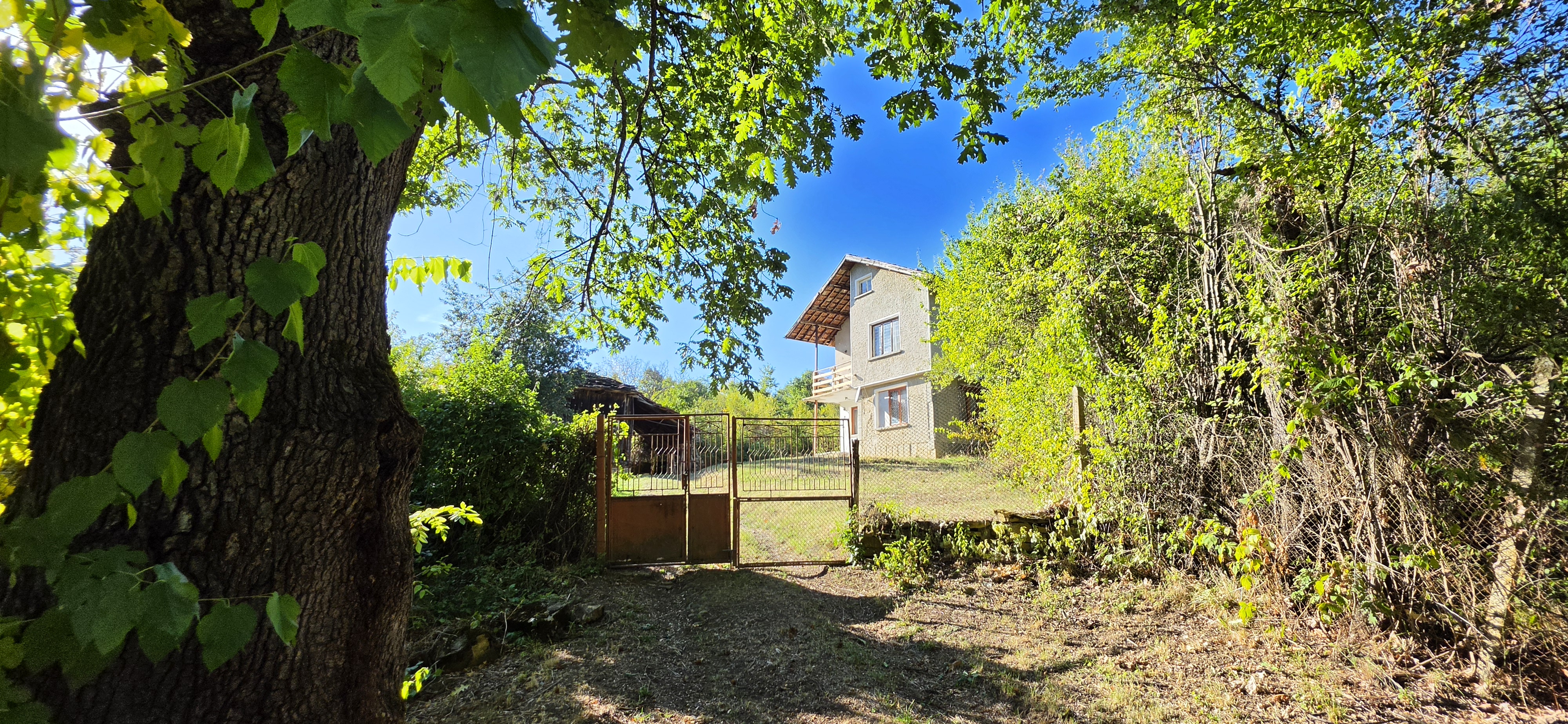Solidly Built House for Renovation with a Large Garden, 15 km from Sevlievo and 12 km from Apriltsi 2