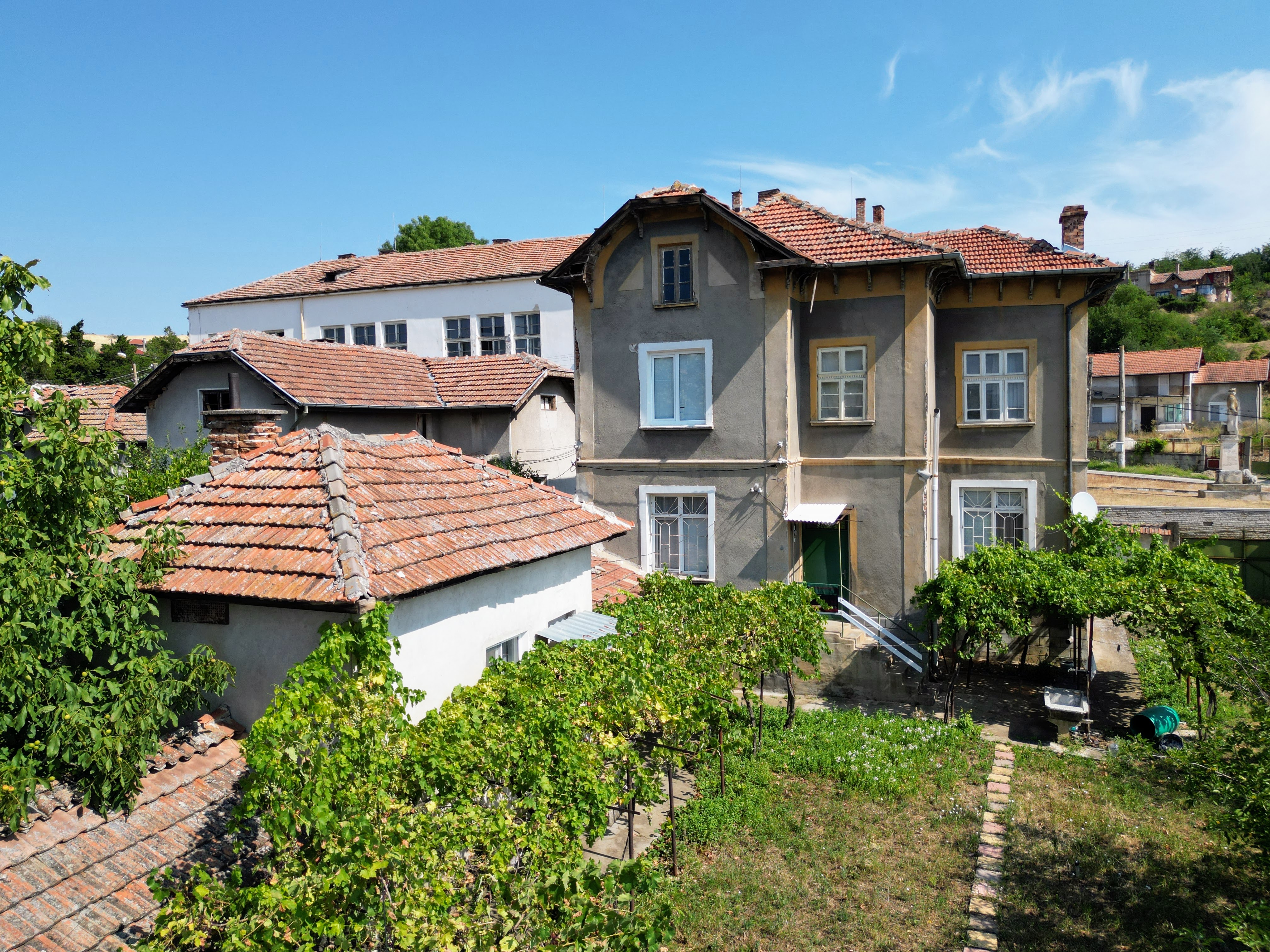 Furnished Two-Storey House with a Spacious Garden, Just 3 km from Cherven Bryag